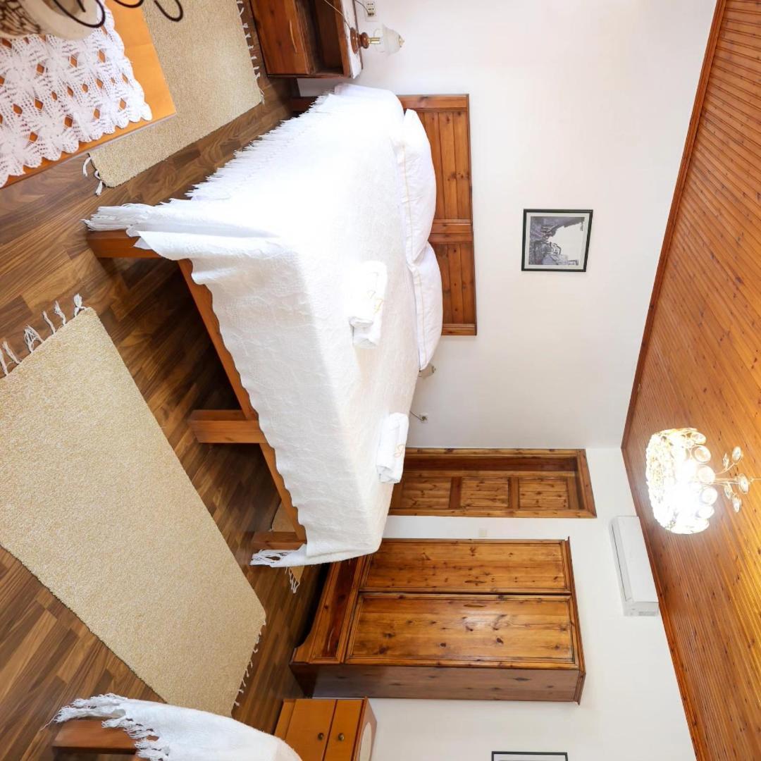 Guest House J.Prifti Berat Esterno foto