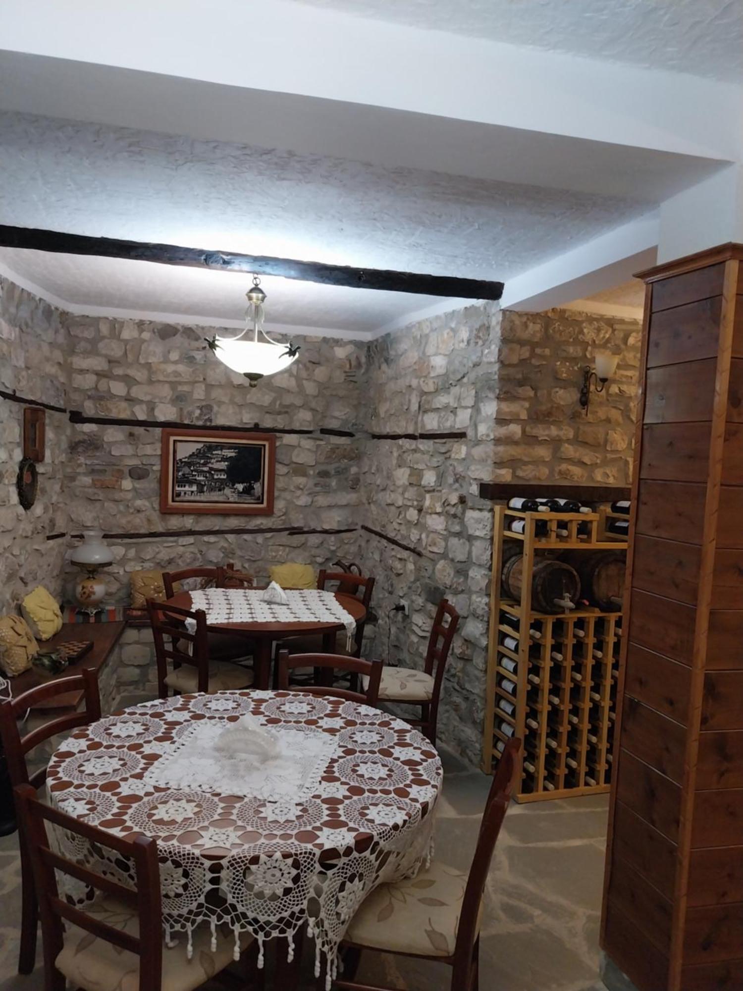 Guest House J.Prifti Berat Esterno foto