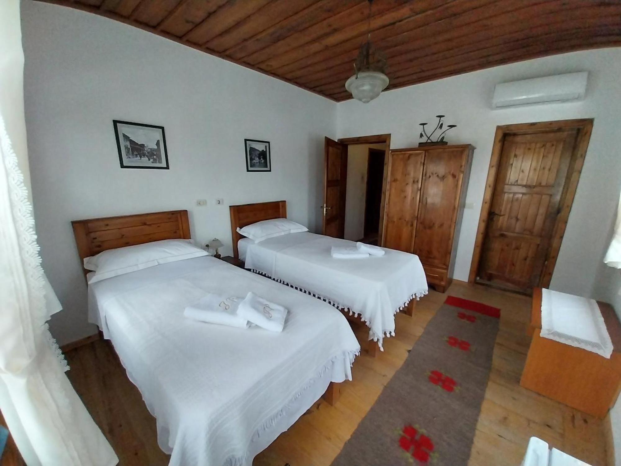 Guest House J.Prifti Berat Esterno foto